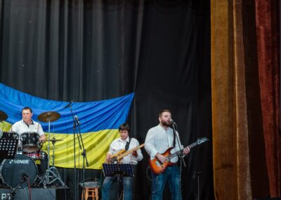 народний аматорський вокально-інструментальний гурт «Відродження»