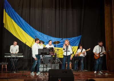 Євгенія Поплавська народний аматорський вокально-інструментальний гурт «Відродження»